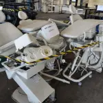 LOTE 254 - 03 CADEIRAS ODONTOLÓGICAS (UNIDADE: A-018 - RECIFE/PE - LOCAL DE RETIRADA: AVENIDA BEBERIBE, 3620 - BEBERIBE - RECIFE/PE - CEP: 52.130-547)
