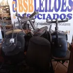 LOTE 088 - 01 LOTE COM GRANDE QUANTIDADE DE CADEIRAS DE ESCRITÓRIO MARCAS E MODELOS DIVERSOS PARA RETIRADA DE PEÇAS. (NO ESTADO, LEILÃO NÃO TEM GARANTIA E NEM DEVOLUÇÃO, SUJEITO A POSSÍVEIS AVARIAS VISÍVEIS/OCULTAS E/OU AUSÊNCIA DE COMPONENTES).