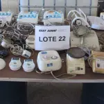 LOTE 360 - MANTA ODONTOLÓGICA + PROTETOR DE TIREÓIDE + 04 APARELHOS DE ULTRASSON COM JATO DE PROFILAXIA + 01 APARELHO DE BAIXA ROTAÇÃO (MICROMOTOR ELETRICO) + 02 CARREGADORES DE APARELHO FOTOPOLIMERIZADOR + 04 FOTOPOLIMERIZADOR COMPLETO + 01 VIBRADOR DE GESSO + 03 NEGATOSCOPIO + 02 APARELHOS DE PROFILAXIA + 01 AMALGAMADOR + 01 PORTA PAPEL FILME + 06 CANETAS DE JATO DE LIMPEZA DE BICARNONATO GNATUS + 05 CANETAS DE JATO DE BICARBONATO MICRODENT +01 CUBA ULTRASONICA (UNIDADE: B-041 - PRESIDENTE PRUDENTE/SP - LOCAL DE RETIRADA: RODOVIA ARTUR BOIGUES FILHO Nº 585 - PARQUE RES. CARANDA - PRESIDENTE PRUDENTE/SP – CEP: 19.026-650)