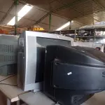 LOTE 238 - 03 TV’S DE TUBO MARCAS E MODELOS DIVERSOS. (NO ESTADO, LEILÃO NÃO TEM GARANTIA E NEM DEVOLUÇÃO, SUJEITO A POSSÍVEIS AVARIAS VISÍVEIS/OCULTAS E/OU AUSÊNCIA DE COMPONENTES).