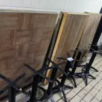 LOTE 008 - 07 PÉS DE MESA DE FERRO E 5 TAMPOS DE MADEIRA 140X70. (NO ESTADO, NÃO SABEMOS SE FUNCIONA. LEILÃO NÃO TEM GARANTIA E NEM DEVOLUÇÃO).