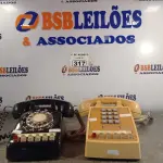 LOTE 317 - 02 APARELHOS DE TELEFONE ANTIGO. (NO ESTADO, LEILÃO NÃO TEM GARANTIA E NEM DEVOLUÇÃO, SUJEITO A POSSÍVEIS AVARIAS VISÍVEIS/OCULTAS E/OU AUSÊNCIA DE COMPONENTES).