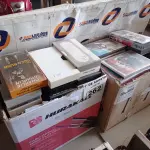 LOTE 262 - 01 LOTE COM GRANDE QUANTIDADE DE FITAS VHS E DVD’S DE TÍTULOS DIVERSOS. (NO ESTADO, LEILÃO NÃO TEM GARANTIA E NEM DEVOLUÇÃO, SUJEITO A POSSÍVEIS AVARIAS VISÍVEIS/OCULTAS E/OU AUSÊNCIA DE COMPONENTES).