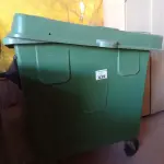 LOTE 439 - 01 LIXEIRA GRANDE DE PLÁSTICO. (NO ESTADO, LEILÃO NÃO TEM GARANTIA E NEM DEVOLUÇÃO, SUJEITO A POSSÍVEIS AVARIAS VISÍVEIS/OCULTAS E/OU AUSÊNCIA DE COMPONENTES).