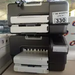 LOTE 330 - 02 IMPRESSORAS MARCAS HP MODELO INK JET 1200WN INCOMPLETAS. (NO ESTADO, LEILÃO NÃO TEM GARANTIA E NEM DEVOLUÇÃO, SUJEITO A POSSÍVEIS AVARIAS VISÍVEIS/OCULTAS E/OU AUSÊNCIA DE COMPONENTES).