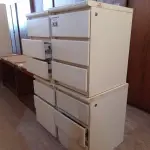 LOTE 428 - 04 GAVETEIROS COM 03 GAVETAS. (NO ESTADO, LEILÃO NÃO TEM GARANTIA E NEM DEVOLUÇÃO, SUJEITO A POSSÍVEIS AVARIAS VISÍVEIS/OCULTAS E/OU AUSÊNCIA DE COMPONENTES).
