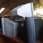 LOTE 268 - 03 TV’S DE TUBO MARCAS E MODELOS DIVERSOS. (NO ESTADO, LEILÃO NÃO TEM GARANTIA E NEM DEVOLUÇÃO, SUJEITO A POSSÍVEIS AVARIAS VISÍVEIS/OCULTAS E/OU AUSÊNCIA DE COMPONENTES).