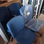 LOTE 380 - 04 CADEIRAS DE ESCRITÓRIO COM BASE GIRATÓRIA NA COR AZUL. (NO ESTADO, LEILÃO NÃO TEM GARANTIA E NEM DEVOLUÇÃO, SUJEITO A POSSÍVEIS AVARIAS VISÍVEIS/OCULTAS E/OU AUSÊNCIA DE COMPONENTES).