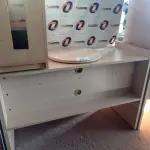 LOTE 371 - 01 RACK COM TAMPO GIRATÓRIO E 01 PORTA GABINETE EM MADEIRA. (NO ESTADO, LEILÃO NÃO TEM GARANTIA E NEM DEVOLUÇÃO, SUJEITO A POSSÍVEIS AVARIAS VISÍVEIS/OCULTAS E/OU AUSÊNCIA DE COMPONENTES).