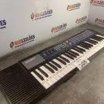 LOTE 305 - 01 TECLADO MARCA CASSIO. (NO ESTADO, LEILÃO NÃO TEM GARANTIA E NEM DEVOLUÇÃO, SUJEITO A POSSÍVEIS AVARIAS VISÍVEIS/OCULTAS E/OU AUSÊNCIA DE COMPONENTES).