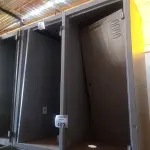 LOTE 409 - 01 ARMÁRIO ROUPEIRO EM AÇO 04 PORTAS COM AVARIAS. (NO ESTADO, LEILÃO NÃO TEM GARANTIA E NEM DEVOLUÇÃO, SUJEITO A POSSÍVEIS AVARIAS VISÍVEIS/OCULTAS E/OU AUSÊNCIA DE COMPONENTES).
