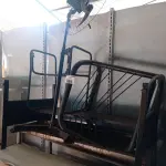 LOTE 389 - 01 ARMÁRIO, 01 BANCADA, 01 MESA, 02 POLTRONAS E 01 VENTILADOR DE COLUNA INCOMPLETOS. (NO ESTADO, LEILÃO NÃO TEM GARANTIA E NEM DEVOLUÇÃO, SUJEITO A POSSÍVEIS AVARIAS VISÍVEIS/OCULTAS E/OU AUSÊNCIA DE COMPONENTES).
