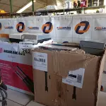 LOTE 262 - 01 LOTE COM GRANDE QUANTIDADE DE FITAS VHS E DVD’S DE TÍTULOS DIVERSOS. (NO ESTADO, LEILÃO NÃO TEM GARANTIA E NEM DEVOLUÇÃO, SUJEITO A POSSÍVEIS AVARIAS VISÍVEIS/OCULTAS E/OU AUSÊNCIA DE COMPONENTES).
