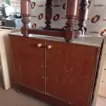 LOTE 372 - 01 ARMÁRIO BAIXO COM 02 PORTAS E 01 MESA DE CENTRO. (NO ESTADO, LEILÃO NÃO TEM GARANTIA E NEM DEVOLUÇÃO, SUJEITO A POSSÍVEIS AVARIAS VISÍVEIS/OCULTAS E/OU AUSÊNCIA DE COMPONENTES).