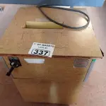 LOTE 337 - 01 FRAGMENTADORA DE PAPEL 220V. (NO ESTADO, LEILÃO NÃO TEM GARANTIA E NEM DEVOLUÇÃO, SUJEITO A POSSÍVEIS AVARIAS VISÍVEIS/OCULTAS E/OU AUSÊNCIA DE COMPONENTES).