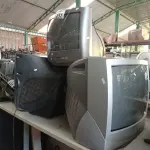 LOTE 252 - 03 TV’S DE TUBO MARCAS E MODELOS DIVERSOS. (NO ESTADO, LEILÃO NÃO TEM GARANTIA E NEM DEVOLUÇÃO, SUJEITO A POSSÍVEIS AVARIAS VISÍVEIS/OCULTAS E/OU AUSÊNCIA DE COMPONENTES).