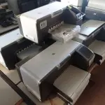 LOTE 360 - 05 IMPRESSORAS MARCAS HP MODELO INK JET 1200WN INCOMPLETAS. (NO ESTADO, LEILÃO NÃO TEM GARANTIA E NEM DEVOLUÇÃO, SUJEITO A POSSÍVEIS AVARIAS VISÍVEIS/OCULTAS E/OU AUSÊNCIA DE COMPONENTES).