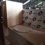 LOTE 371 - 01 RACK COM TAMPO GIRATÓRIO E 01 PORTA GABINETE EM MADEIRA. (NO ESTADO, LEILÃO NÃO TEM GARANTIA E NEM DEVOLUÇÃO, SUJEITO A POSSÍVEIS AVARIAS VISÍVEIS/OCULTAS E/OU AUSÊNCIA DE COMPONENTES).