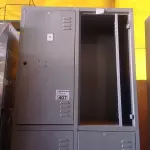 LOTE 407 - 01 ARMÁRIO ROUPEIRO EM AÇO 04 PORTAS COM AVARIAS. (NO ESTADO, LEILÃO NÃO TEM GARANTIA E NEM DEVOLUÇÃO, SUJEITO A POSSÍVEIS AVARIAS VISÍVEIS/OCULTAS E/OU AUSÊNCIA DE COMPONENTES).