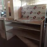 LOTE 370 - 01 RACK COM TAMPO GIRATÓRIO E 01 PORTA GABINETE EM MADEIRA. (NO ESTADO, LEILÃO NÃO TEM GARANTIA E NEM DEVOLUÇÃO, SUJEITO A POSSÍVEIS AVARIAS VISÍVEIS/OCULTAS E/OU AUSÊNCIA DE COMPONENTES).