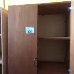 LOTE 420 - 01 ARMÁRIO EM MADEIRA COM 02 PORTAS E 03 PRATELEIRAS. (NO ESTADO, LEILÃO NÃO TEM GARANTIA E NEM DEVOLUÇÃO, SUJEITO A POSSÍVEIS AVARIAS VISÍVEIS/OCULTAS E/OU AUSÊNCIA DE COMPONENTES).