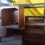 LOTE 422 - 03 MESAS EM MADEIRA MODELOS DIVERSOS. (NO ESTADO, LEILÃO NÃO TEM GARANTIA E NEM DEVOLUÇÃO, SUJEITO A POSSÍVEIS AVARIAS VISÍVEIS/OCULTAS E/OU AUSÊNCIA DE COMPONENTES).