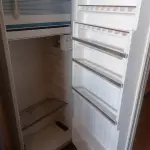 LOTE 410 - 01 GELADEIRA MARCA BRASTEMP 220V COM AVARIAS. (NO ESTADO, LEILÃO NÃO TEM GARANTIA E NEM DEVOLUÇÃO, SUJEITO A POSSÍVEIS AVARIAS VISÍVEIS/OCULTAS E/OU AUSÊNCIA DE COMPONENTES).