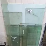 LOTE 004 - VIDROS DIVERSOS. (NO ESTADO, NÃO SABEMOS SE FUNCIONA. LEILÃO NÃO TEM GARANTIA E NEM DEVOLUÇÃO).