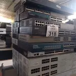 LOTE 318 - 01 ROTEADOR CISCO 2501 E 20 SWITCHES MARCAS E MODELOS DIVERSOS. (NO ESTADO, LEILÃO NÃO TEM GARANTIA E NEM DEVOLUÇÃO, SUJEITO A POSSÍVEIS AVARIAS VISÍVEIS/OCULTAS E/OU AUSÊNCIA DE COMPONENTES).