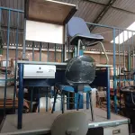LOTE 378 - 03 MESAS E 03 CADEIRAS DE ESCRITÓRIO MARCAS E MODELOS DIVERSOS. (NO ESTADO, LEILÃO NÃO TEM GARANTIA E NEM DEVOLUÇÃO, SUJEITO A POSSÍVEIS AVARIAS VISÍVEIS/OCULTAS E/OU AUSÊNCIA DE COMPONENTES).