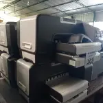 LOTE 303 - 04 IMPRESSORAS MARCAS HP MODELO INK JET 1200WN INCOMPLETAS. (NO ESTADO, LEILÃO NÃO TEM GARANTIA E NEM DEVOLUÇÃO, SUJEITO A POSSÍVEIS AVARIAS VISÍVEIS/OCULTAS E/OU AUSÊNCIA DE COMPONENTES).