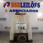 LOTE 194 - 01 MOTOR PARA PORTÃO ELETRÔNICO. (NO ESTADO, LEILÃO NÃO TEM GARANTIA E NEM DEVOLUÇÃO, SUJEITO A POSSÍVEIS AVARIAS VISÍVEIS/OCULTAS E/OU AUSÊNCIA DE COMPONENTES).