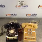 LOTE 317 - 02 APARELHOS DE TELEFONE ANTIGO. (NO ESTADO, LEILÃO NÃO TEM GARANTIA E NEM DEVOLUÇÃO, SUJEITO A POSSÍVEIS AVARIAS VISÍVEIS/OCULTAS E/OU AUSÊNCIA DE COMPONENTES).