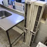LOTE 035 - 02 CORTINAS DE AR. (NO ESTADO, NÃO SABEMOS SE FUNCIONA. LEILÃO NÃO TEM GARANTIA E NEM DEVOLUÇÃO).