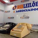 LOTE 317 - 02 APARELHOS DE TELEFONE ANTIGO. (NO ESTADO, LEILÃO NÃO TEM GARANTIA E NEM DEVOLUÇÃO, SUJEITO A POSSÍVEIS AVARIAS VISÍVEIS/OCULTAS E/OU AUSÊNCIA DE COMPONENTES).