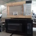 LOTE 334 - 02 MICRO-ONDAS MARCAS E MODELOS DIVERSOS COM AVARIAS. (NO ESTADO, LEILÃO NÃO TEM GARANTIA E NEM DEVOLUÇÃO, SUJEITO A POSSÍVEIS AVARIAS VISÍVEIS/OCULTAS E/OU AUSÊNCIA DE COMPONENTES).