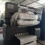 LOTE 308 - 02 IMPRESSORAS MARCAS HP MODELO INK JET 1200WN INCOMPLETAS. (NO ESTADO, LEILÃO NÃO TEM GARANTIA E NEM DEVOLUÇÃO, SUJEITO A POSSÍVEIS AVARIAS VISÍVEIS/OCULTAS E/OU AUSÊNCIA DE COMPONENTES).