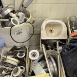 LOTE 032 - MATERIAL ELÉTRICO E HIDRÁULICO DIVERSOS. (NO ESTADO, NÃO SABEMOS SE FUNCIONA. LEILÃO NÃO TEM GARANTIA E NEM DEVOLUÇÃO).