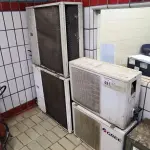 LOTE 021 - 4 CONDENSADORES DE AR CONDICIONADO. (NO ESTADO, NÃO SABEMOS SE FUNCIONA. LEILÃO NÃO TEM GARANTIA E NEM DEVOLUÇÃO).