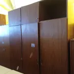 LOTE 431 - 01 ARMÁRIO ALTO EM MADEIRA COM 03 PORTAS E VÁRIAS DIVISÕES. (NO ESTADO, LEILÃO NÃO TEM GARANTIA E NEM DEVOLUÇÃO, SUJEITO A POSSÍVEIS AVARIAS VISÍVEIS/OCULTAS E/OU AUSÊNCIA DE COMPONENTES).