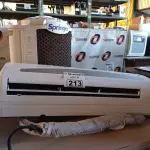 LOTE 213 - 01 AR CONDICIONADO MARCA SPRINGER 9000BTU. (NO ESTADO, LEILÃO NÃO TEM GARANTIA E NEM DEVOLUÇÃO, SUJEITO A POSSÍVEIS AVARIAS VISÍVEIS/OCULTAS E/OU AUSÊNCIA DE COMPONENTES).