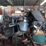 LOTE 386 - 01 LOTE COM GRANDE QUANTIDADE DE CADEIRAS DE ESCRITÓRIO MARCAS E MODELOS DIVERSOS. (NO ESTADO, LEILÃO NÃO TEM GARANTIA E NEM DEVOLUÇÃO, SUJEITO A POSSÍVEIS AVARIAS VISÍVEIS/OCULTAS E/OU AUSÊNCIA DE COMPONENTES).