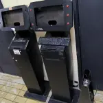 LOTE 015 - 02 TOTEM DE TERMINAL DE GARÇOM. (NO ESTADO, NÃO SABEMOS SE FUNCIONA. LEILÃO NÃO TEM GARANTIA E NEM DEVOLUÇÃO).