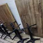 LOTE 008 - 07 PÉS DE MESA DE FERRO E 5 TAMPOS DE MADEIRA 140X70. (NO ESTADO, NÃO SABEMOS SE FUNCIONA. LEILÃO NÃO TEM GARANTIA E NEM DEVOLUÇÃO).