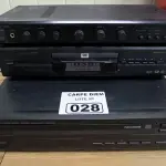 LOTE 028 - 01 DISPLAYER PARA 5, 01 AMPLIFICADOR DE SOM UNIC SM 800. (NO ESTADO, NÃO SABEMOS SE FUNCIONA. LEILÃO NÃO TEM GARANTIA E NEM DEVOLUÇÃO). 