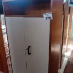 LOTE 475 - 01 ARMÁRIO EM MADEIRA COM 02 PORTAS. (NO ESTADO, LEILÃO NÃO TEM GARANTIA E NEM DEVOLUÇÃO, SUJEITO A POSSÍVEIS AVARIAS VISÍVEIS/OCULTAS E/OU AUSÊNCIA DE COMPONENTES).