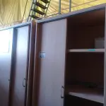 LOTE 421 - 02 ARMÁRIOS EM MADEIRA COM PORTAS DE CORRER. (NO ESTADO, LEILÃO NÃO TEM GARANTIA E NEM DEVOLUÇÃO, SUJEITO A POSSÍVEIS AVARIAS VISÍVEIS/OCULTAS E/OU AUSÊNCIA DE COMPONENTES).