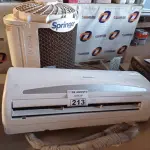 LOTE 213 - 01 AR CONDICIONADO MARCA SPRINGER 9000BTU. (NO ESTADO, LEILÃO NÃO TEM GARANTIA E NEM DEVOLUÇÃO, SUJEITO A POSSÍVEIS AVARIAS VISÍVEIS/OCULTAS E/OU AUSÊNCIA DE COMPONENTES).