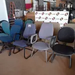 LOTE 387 - 10 CADEIRAS DE ESCRITÓRIO MARCAS E MODELOS DIVERSOS. (NO ESTADO, LEILÃO NÃO TEM GARANTIA E NEM DEVOLUÇÃO, SUJEITO A POSSÍVEIS AVARIAS VISÍVEIS/OCULTAS E/OU AUSÊNCIA DE COMPONENTES).