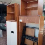 LOTE 478 - 02 ARMÁRIOS E 02 MESINHAS EM MADEIRA COM AVARIAS. (NO ESTADO, LEILÃO NÃO TEM GARANTIA E NEM DEVOLUÇÃO, SUJEITO A POSSÍVEIS AVARIAS VISÍVEIS/OCULTAS E/OU AUSÊNCIA DE COMPONENTES).